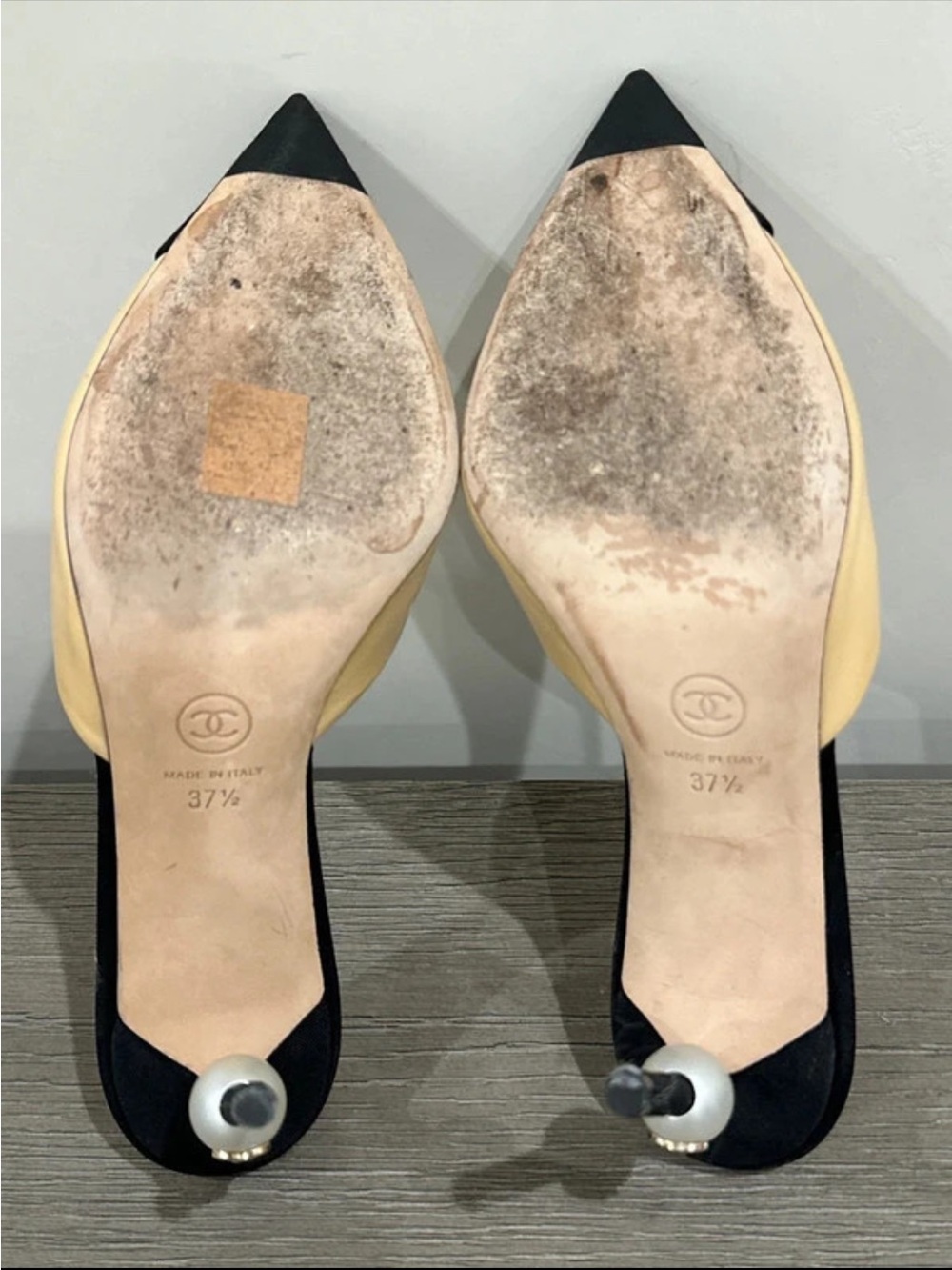 CHANEL Two-Tone Beige and Black Pointed-Toe Mules with Pearl Heel Detail 37.5 - Picture 6 of 8